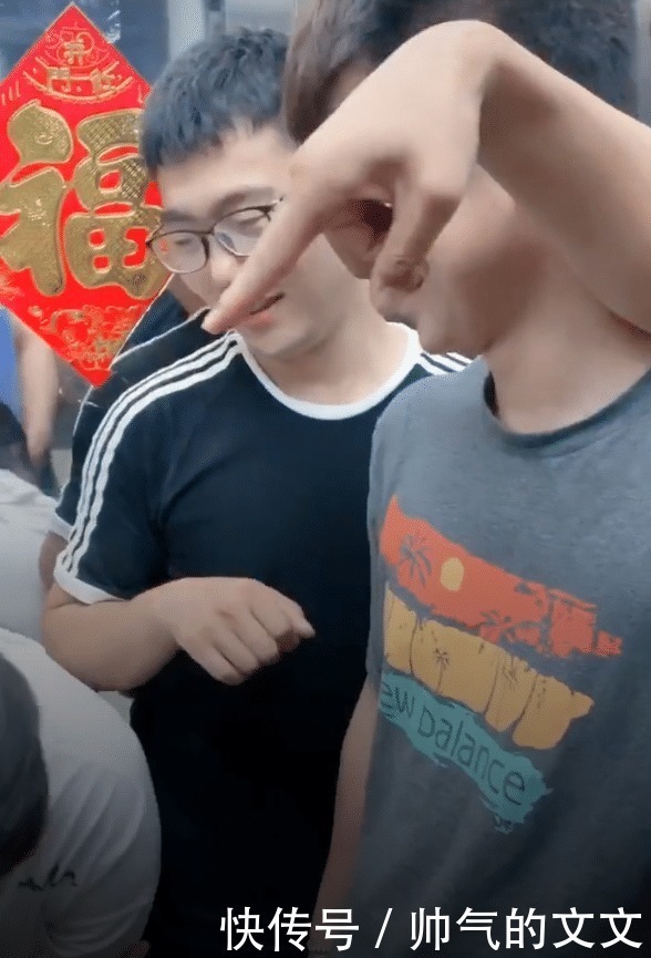 健身|有一种绝望叫被7名健身教练堵在电梯间！女孩花钱受罪！