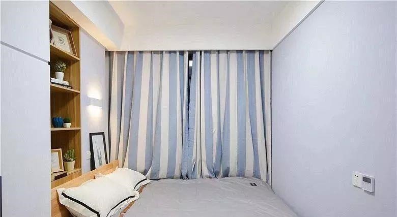 实用|卧室太小放不下床头柜？学学人家这样设计，比床头柜还实用！