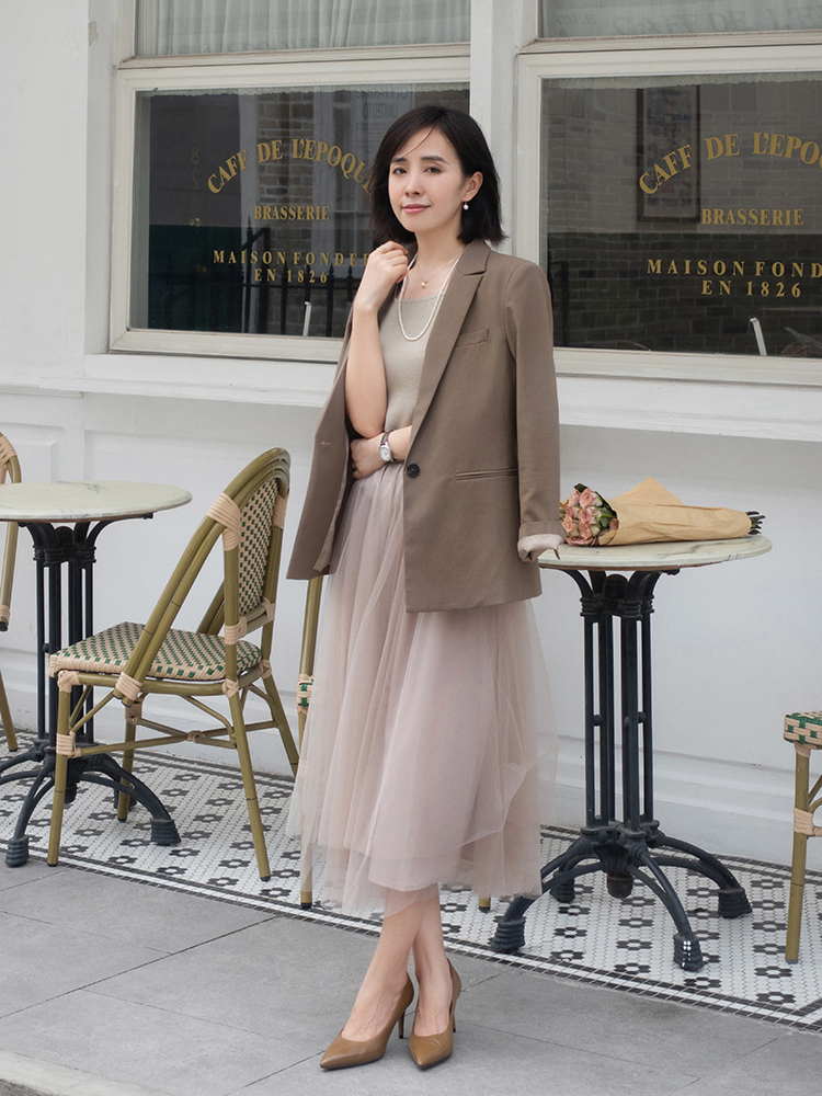 搭配|25岁~35岁女性怎么选西装?搭配衬衫或半身,能提升气质又减龄