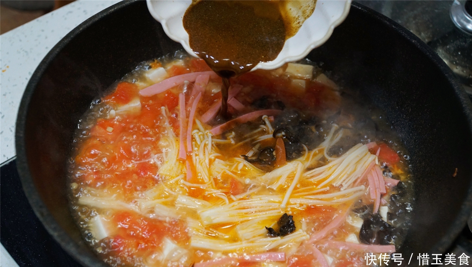 酸辣|豆腐做的酸辣汤,冬天多煮给家人喝,酸辣鲜香,1碗喝完直冒汗