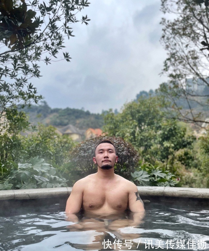 翘臀|名媛胡子飞机头，健身练就一身肌肉，蹲腿塑造出的翘臀肉眼可见！