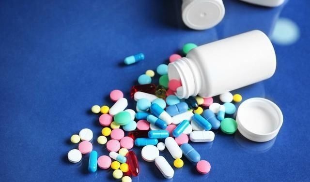 小便短赤|48岁男子误以为肩周炎，却查出肝癌肩膀若突现这1症状，别拖延