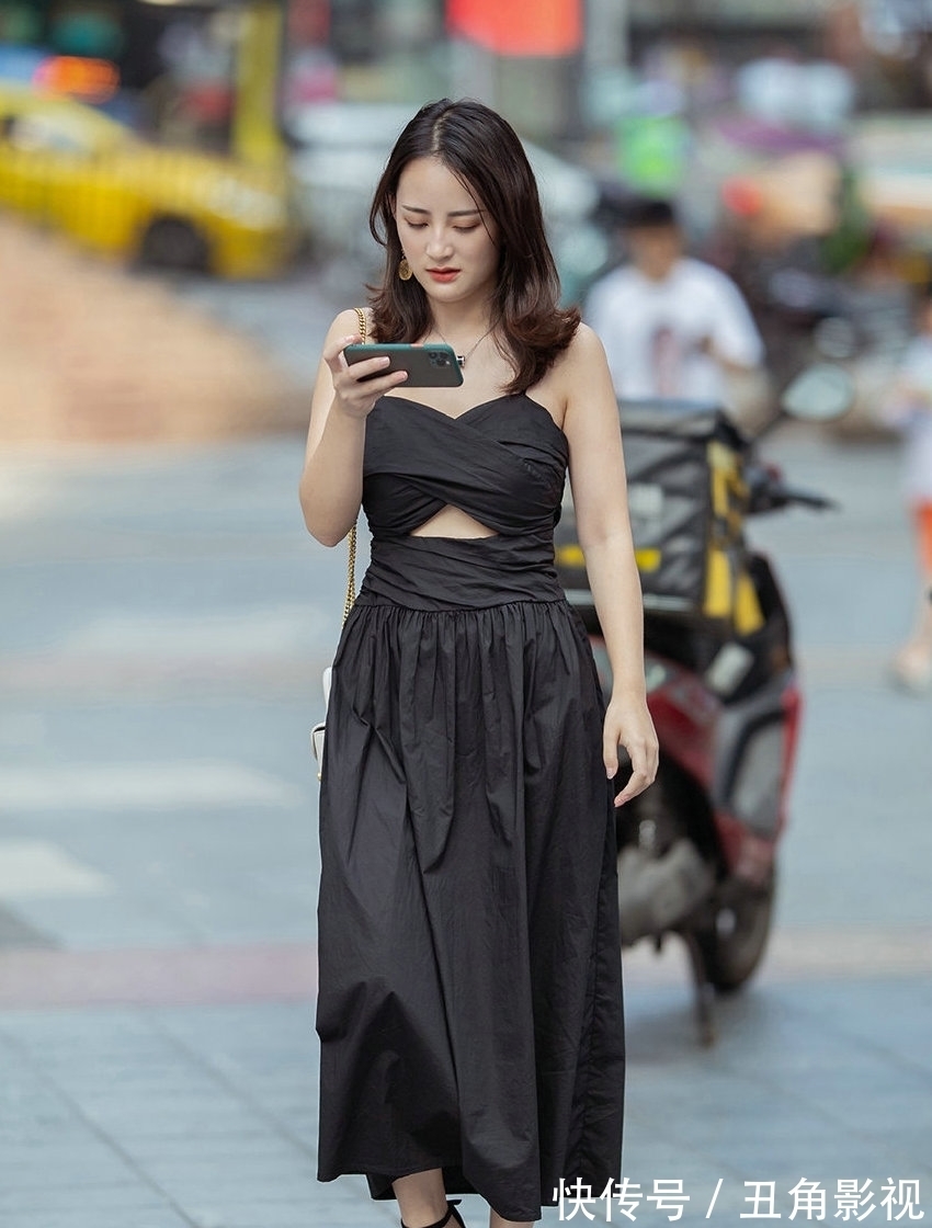 凉鞋 连衣裙搭配一字带凉鞋,凸显女性的淑女气质