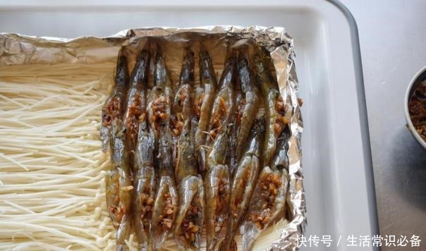 海鲜|半斤鲜虾,半斤花蛤,1把金针菇,烤出“海鲜大咖”,吃得超过瘾