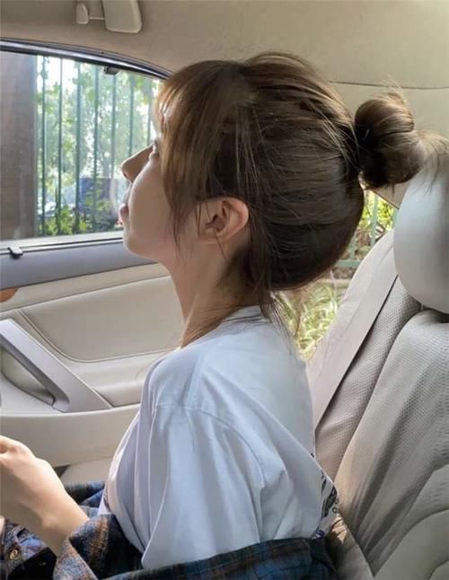 扎丸子头像“顶手雷”？教你3个小技巧，减龄还俏皮，解决小尴尬