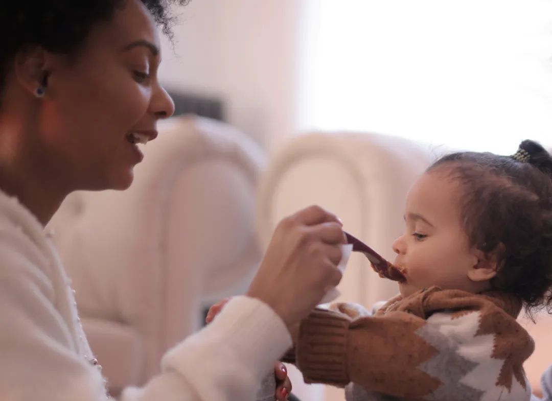 白糖|一岁多宝宝如何确定喂养量?糖和盐什么时候吃?