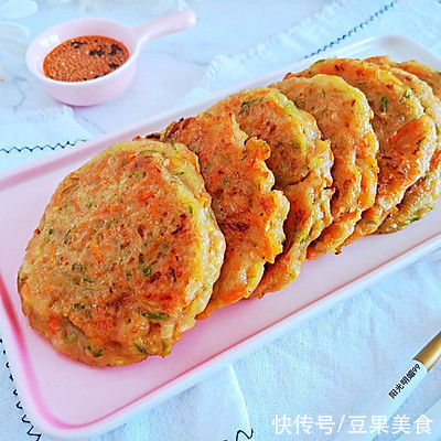 西葫芦煎饼|两块钱搞定一道家常美食西葫芦煎饼