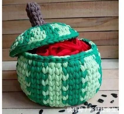 变废为宝小手工,学会了,家里T恤剪一下,钩出很好好用的作品!