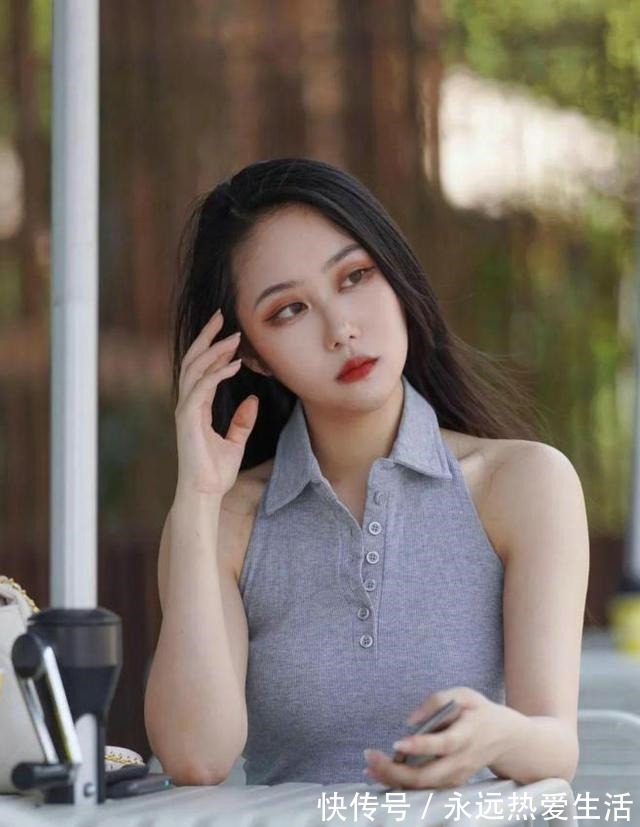 针织短裤 针织短裤的小姐姐看起来十分吸睛,给人一种优雅的时尚美感!