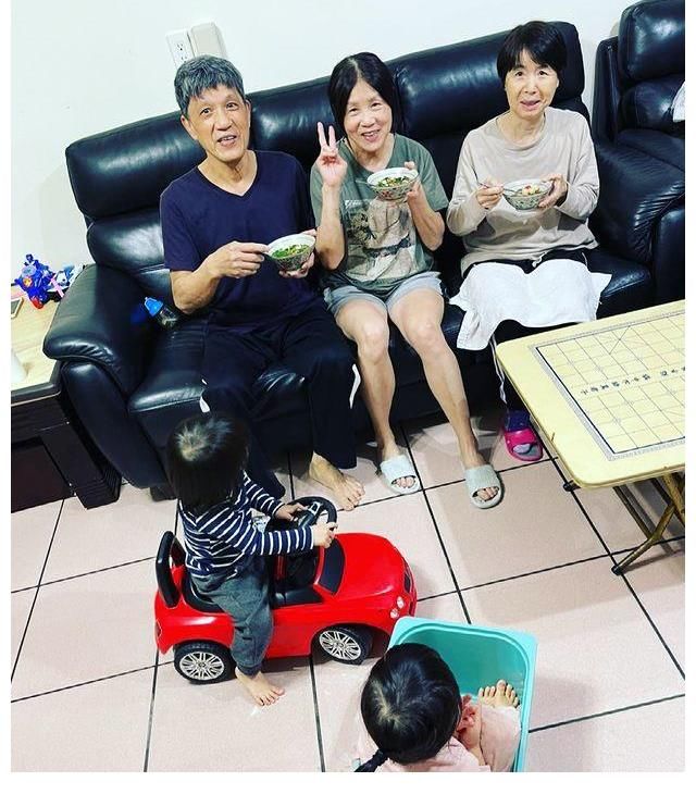 抚养权|江宏杰深夜晒儿子漫画作品，疑似提醒福原爱早点探望儿女