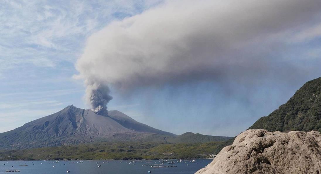 火山灰|日本只剩7天时间？富士山或提前“苏醒”，多座火山集体喷发