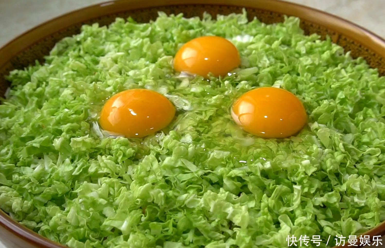 白菜加3个鸡蛋,教你做懒人早餐,手不沾面,口感鲜美,营养丰富