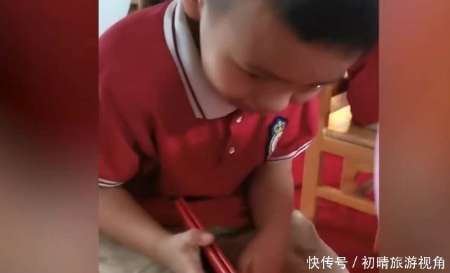 眼眶|告别这事真挺难的，孩子喜提幼儿园毕业证，翻看时红了眼眶