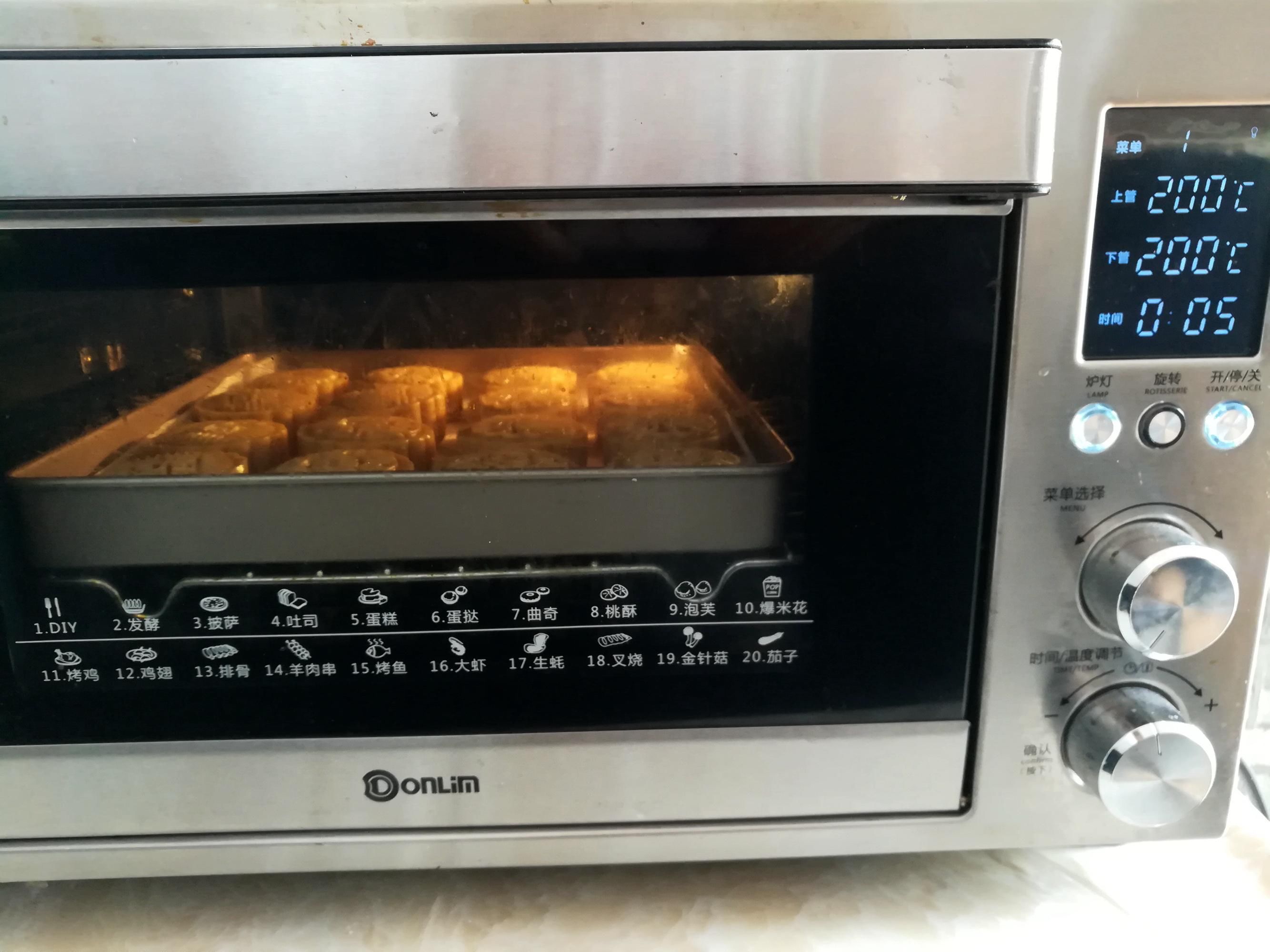 烤箱|月饼厂老师傅教做月饼,不收腰不泄脚,配方和要点全在这儿