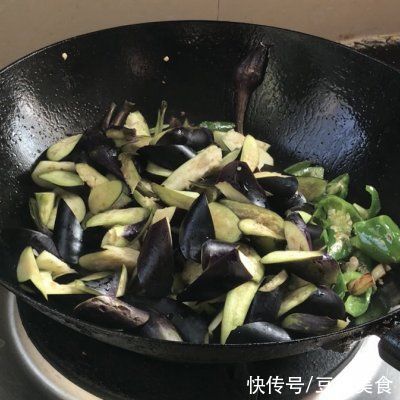 青椒|#夏日开胃餐#传统青椒炒茄子