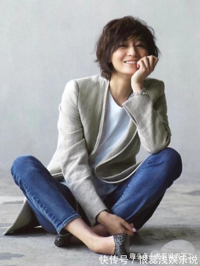 富冈佳子 日本高人气博主太会穿,50出头依旧优雅高级,早秋穿搭圈粉无数