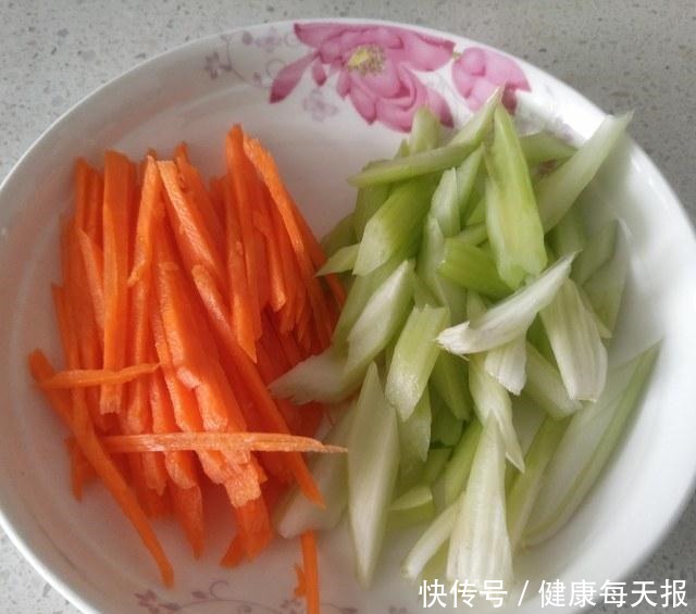 蒸面条,饭菜一锅出,最适合懒人!