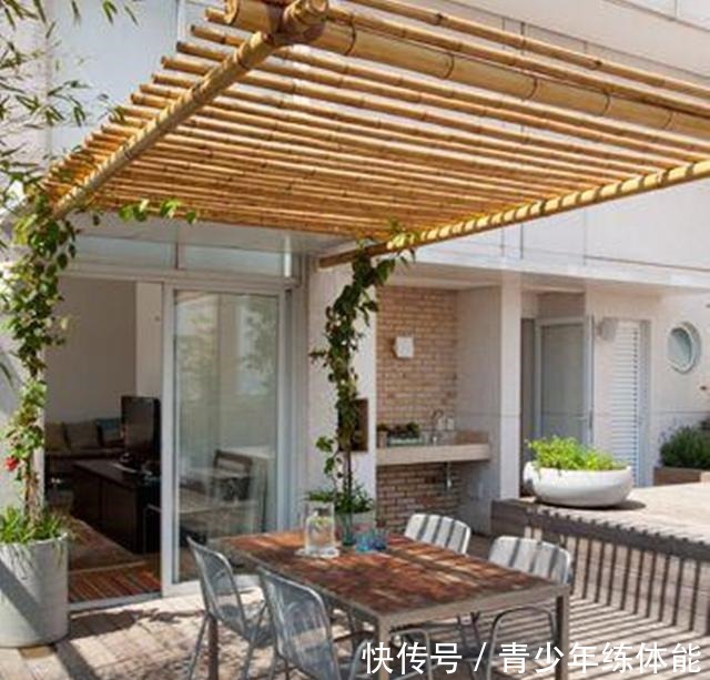 小院搭个漂亮的廊架,根本用不着钢管,砍几根竹子结实耐用十多年!