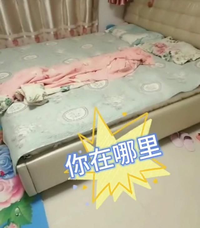 睡姿|晚上睡觉，妈妈发现女儿不见了，开灯后被女儿怪异睡姿笑翻你是小龙女吗