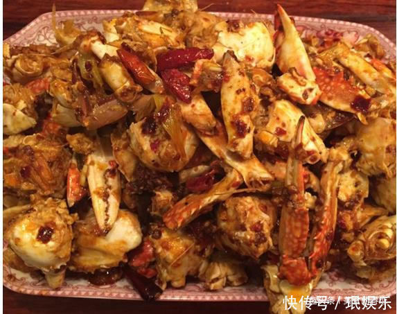 家常菜:爆炒螃蟹,干锅莴笋片腊肉,香辣鲫鱼,蒜香辣炒虾