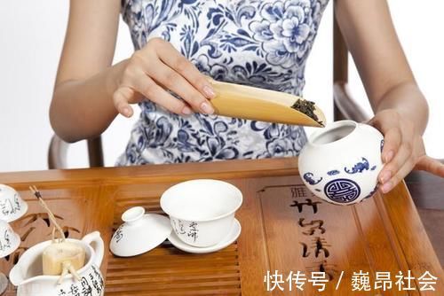 泡茶时要不要先洗茶？什么茶不用洗？洗茶真能洗掉脏东西吗？