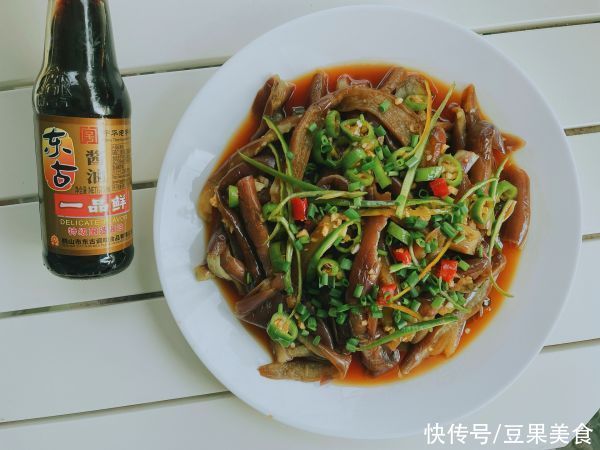 小葱|#不容错过的鲜美滋味#手撕茄子