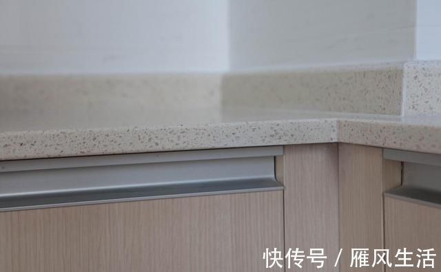 石英石|厨房石英石台面贴一层膜，跟新装的一样！不变色不开裂，省事省钱