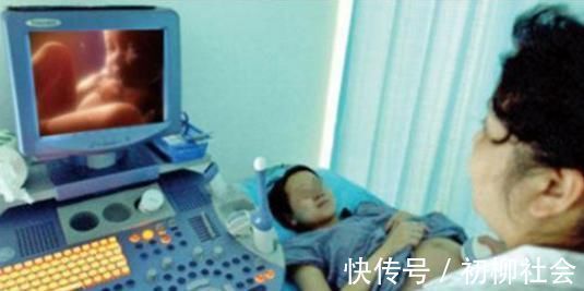 孕妈妈们|孕24周做彩超,胎儿不停地做鬼脸,孕妈得意之时,医生:再做一遍