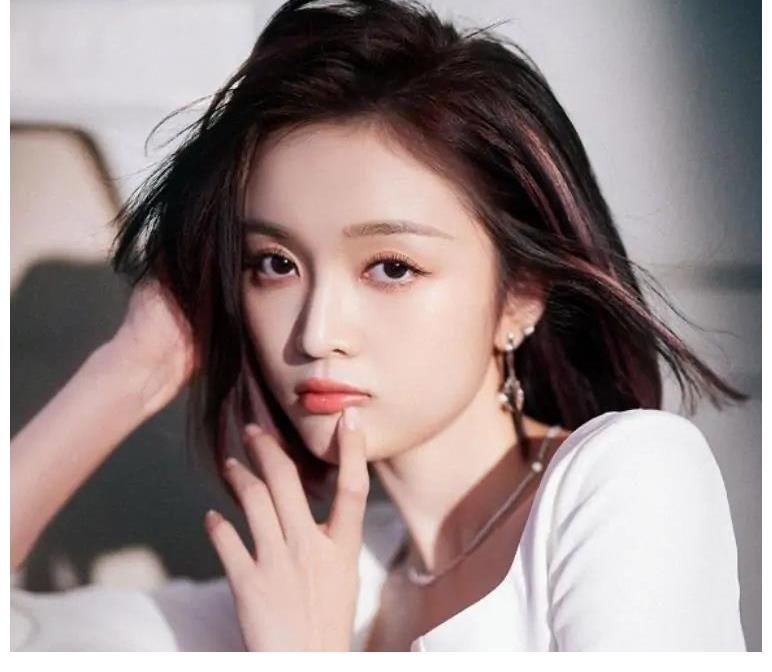 徐夢潔|繼徐夢潔之后，陳哲遠(yuǎn)又與火箭少女101的成員合作，演繹古代傳奇