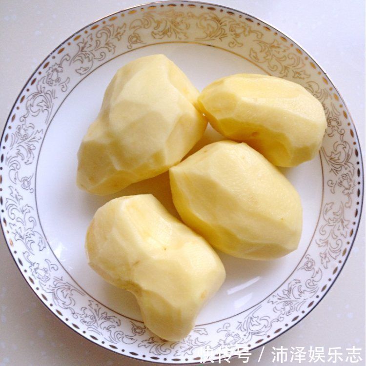 黄花菜|每天晚上坚持吃3种食物,排毒养颜、滋润身体,爱吃就赚了!