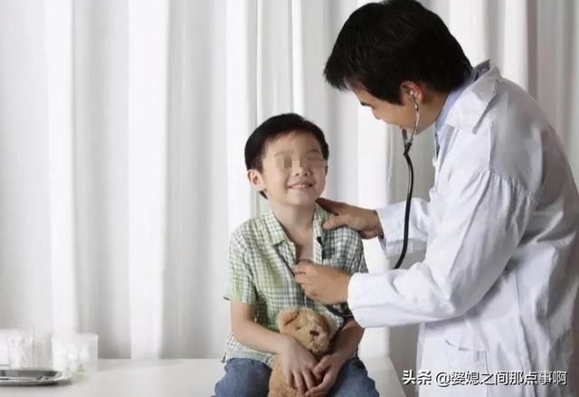 胸部|儿子胸部突然开始发育,宝妈紧急送医,结果出来后医生说:离婚吧