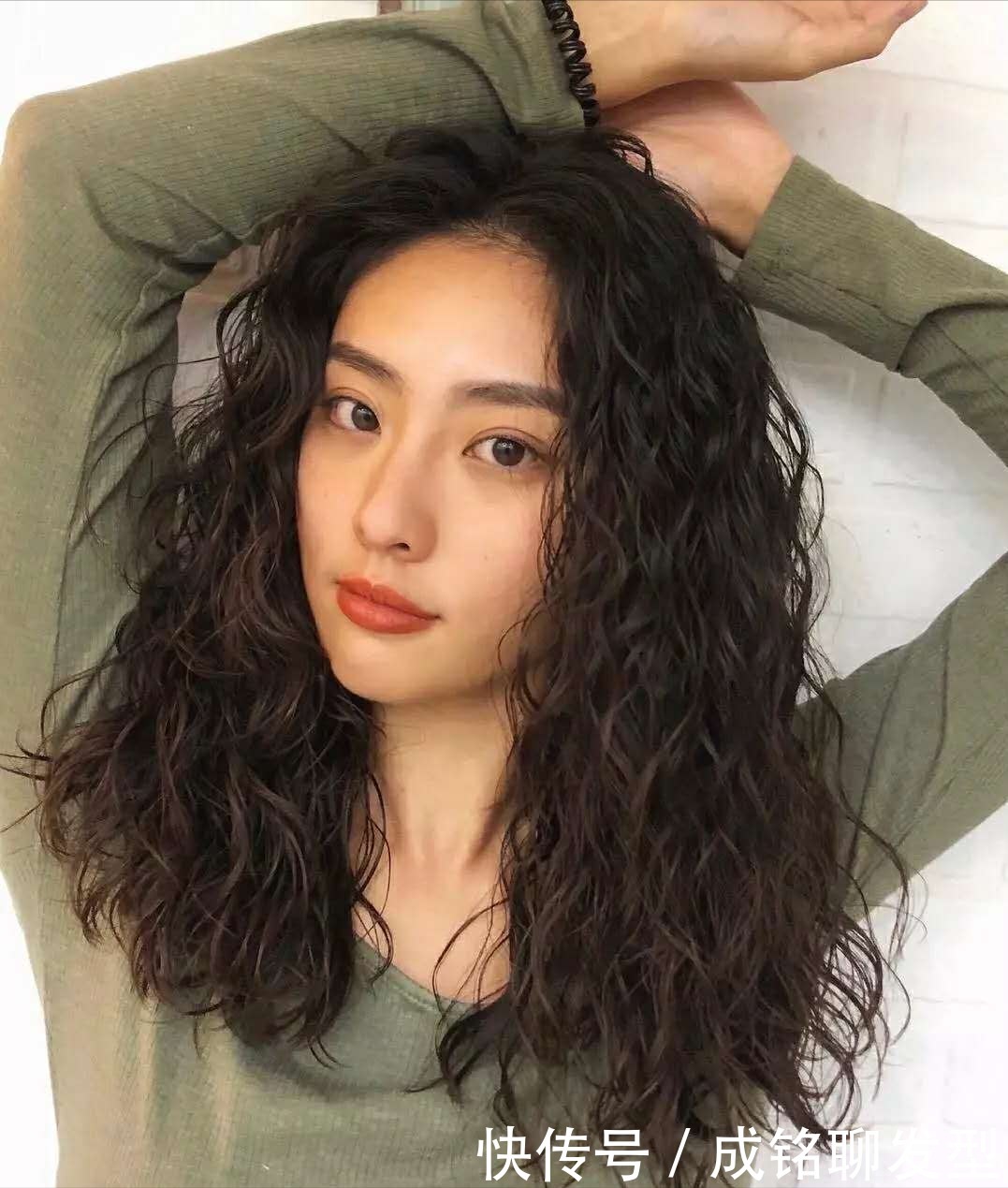 最近很火的羊毛卷适合所有人吗?这三种类型不适合,烫完准后悔