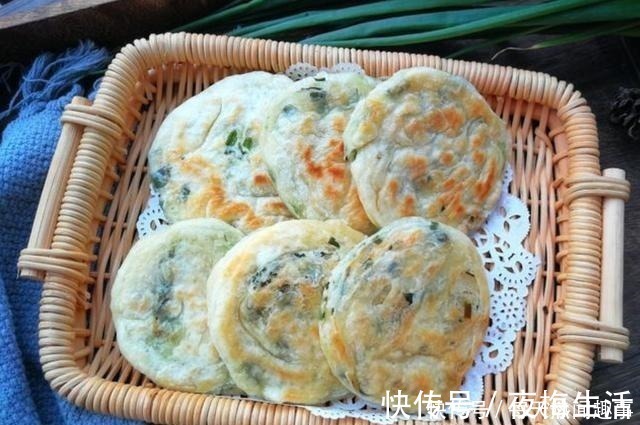烫面|葱油饼新做法,不用揉面,不用烫面,外酥里嫩,放凉了也不会硬