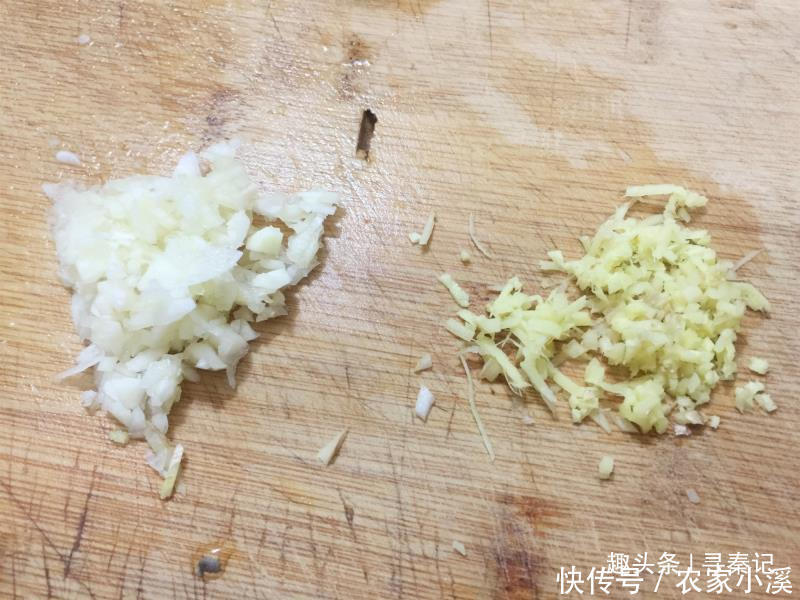  洋葱沫焖茄|焖茄子时，不需要加盐，只要加一勺它，茄子咸淡适宜，爽口又开胃