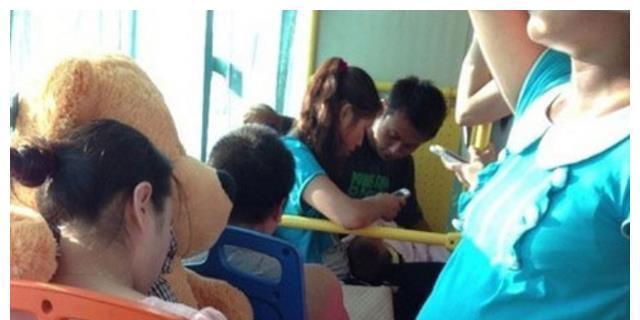 孕晚期|孕8个月坐公交出行，准妈妈起身“异味”扑鼻，一旁乘客不敢呼吸