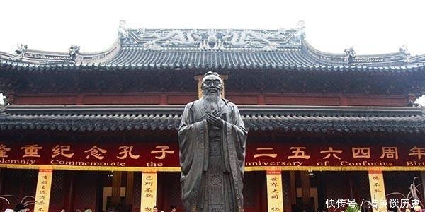 中国|美国最高法院的门楣上,雕刻有3个伟人的雕像,其中一个是中国人