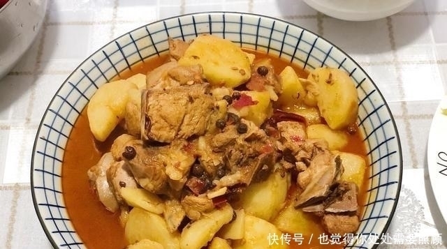 回娘家蹭晚餐,一桌9道食物,晒朋友圈火了,网友:确定是亲妈