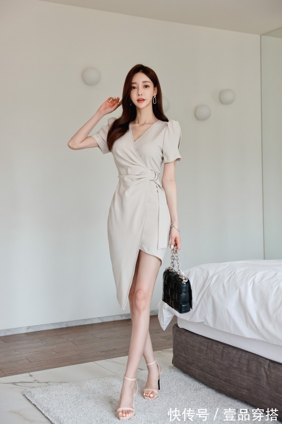 女神孙允珠高清时尚搭配:奶油香芋雅致淡咖拿铁西装裙