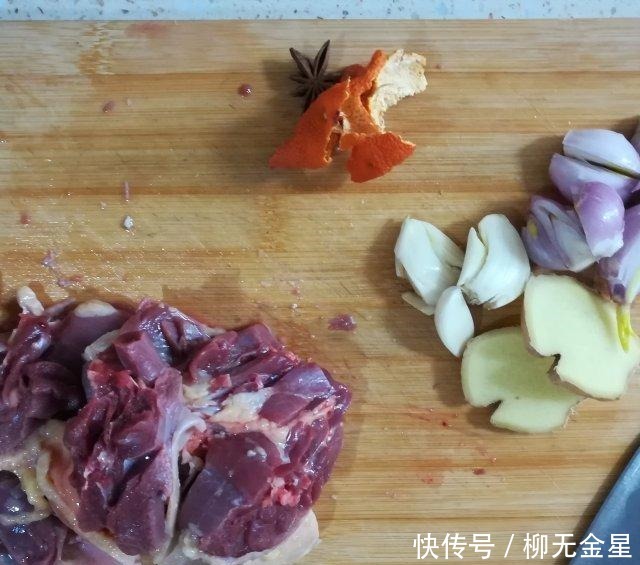 炖鹅肉，香味扑鼻，开胃又下饭！