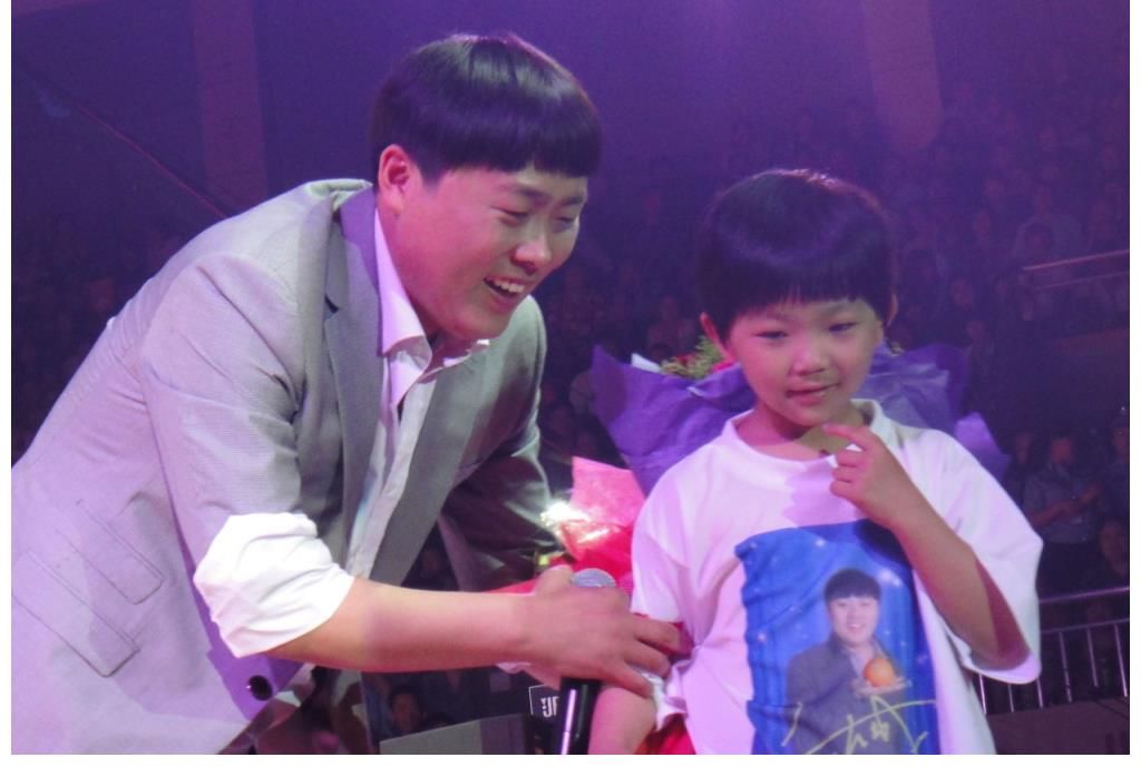 笛子|他假冒農(nóng)民在星光大道一夜成名，如今住豪宅娶嬌妻，過的比蜜甜