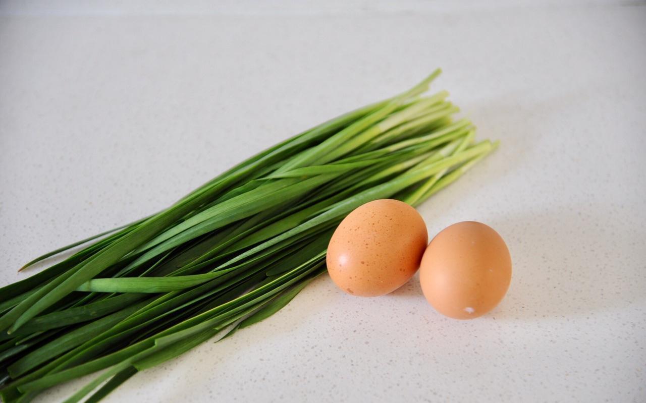 家常韭菜盒子，包皮大馅又软又香，鲜美可口，吃了还想在吃