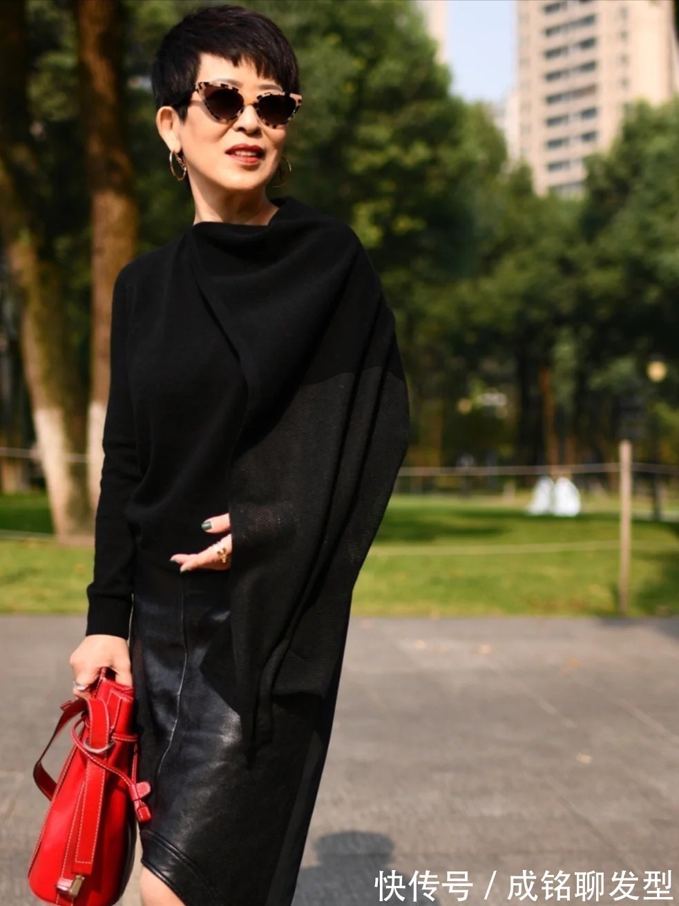 包臀裙 建议五六十岁的女人,日常穿搭别太花哨,不好搭配还会显得俗气