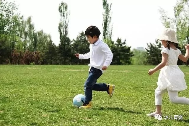 发育|宝宝睡觉时有这3个反应,大脑发育好,长大后更聪明