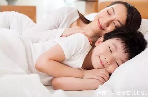 李玫瑾坦言：孩子的性格，与从小跟谁睡有关，父母要重视