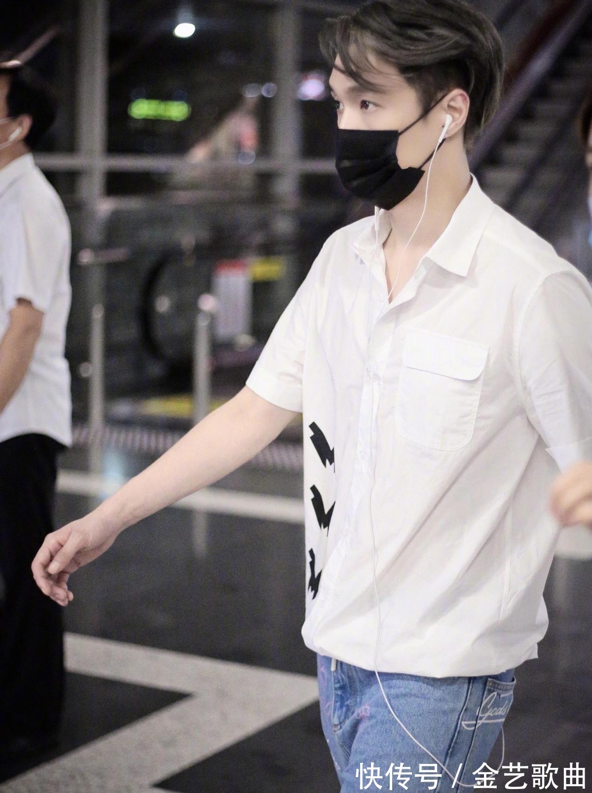 犯规|《向往5》热度未消，张艺兴就开录另一档综艺，新发色帅到犯规