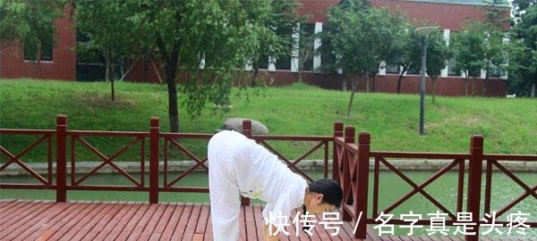 腰颈椎病患者每天睡前5分钟做三个动作，胜过运动1小时！