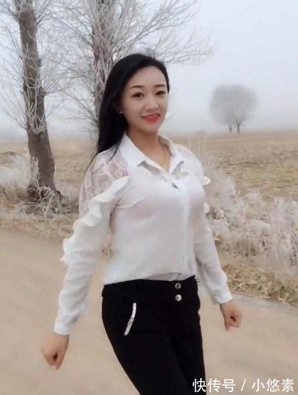 穿搭|北方美女仅穿“打底衫”外出, 冻手冻脚, 塑造“冻美人”