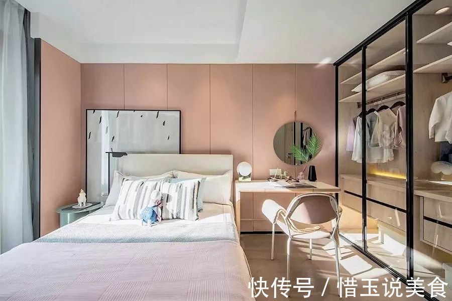 卧室内|还在买衣柜现在流行“挖墙”装衣橱!