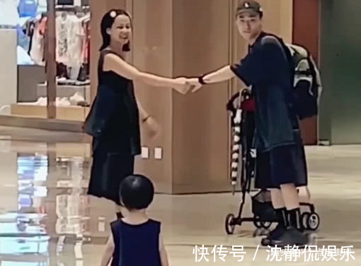 宝妈|“秀恩爱夫妇”带娃逛街火了,萌娃大概是个意外
