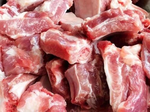 买排骨时，挑“前排”还是“后排”？牢记4不买，谁也不敢忽悠你